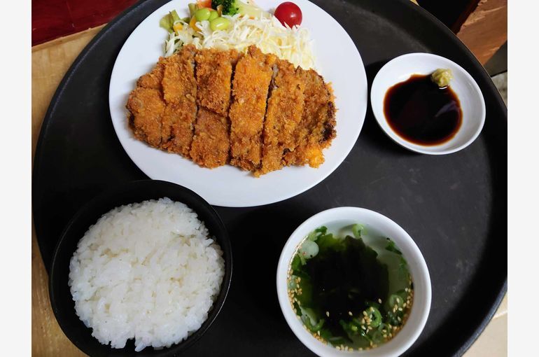 隠れた人気《牛かつ定食》